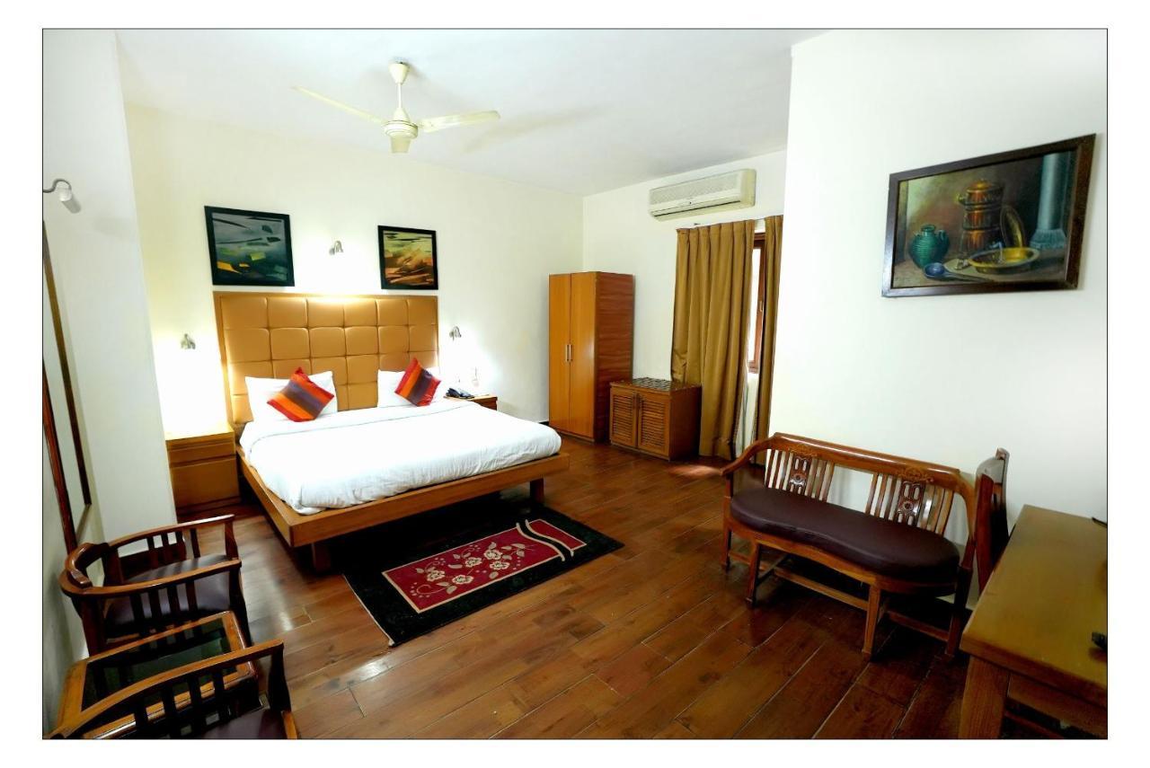 Hotel Oscar - Hauz Khas Yeni Delhi Dış mekan fotoğraf