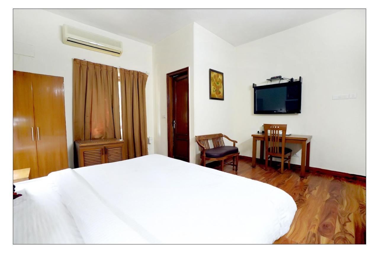 Hotel Oscar - Hauz Khas Yeni Delhi Dış mekan fotoğraf