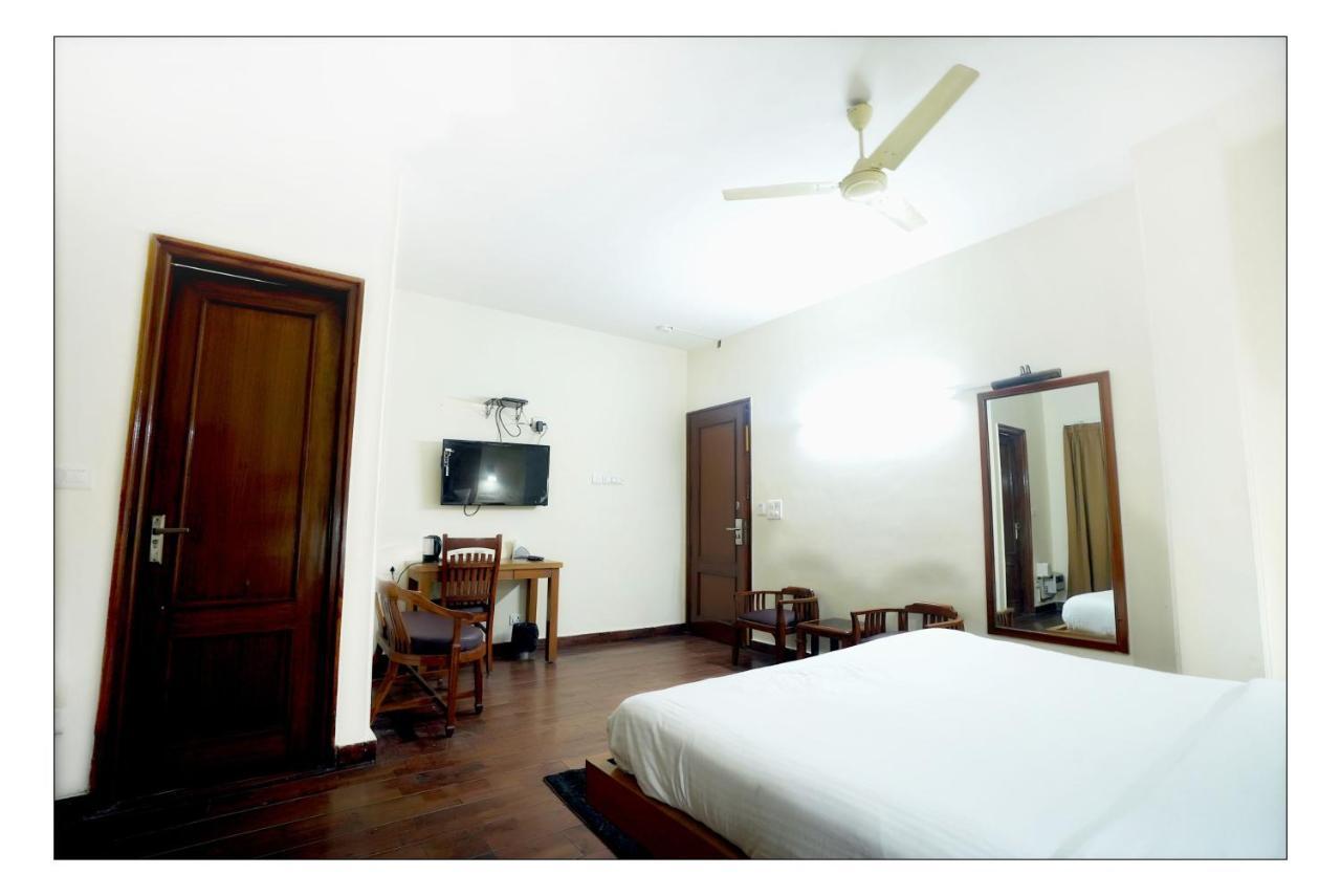 Hotel Oscar - Hauz Khas Yeni Delhi Dış mekan fotoğraf