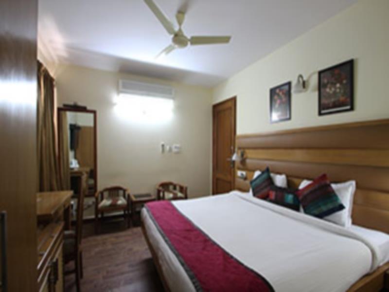 Hotel Oscar - Hauz Khas Yeni Delhi Dış mekan fotoğraf