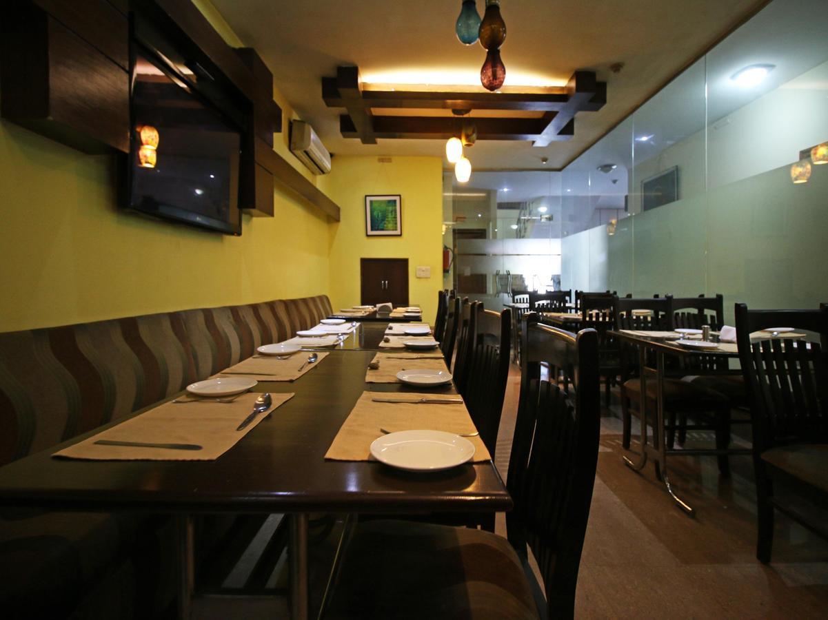 Hotel Oscar - Hauz Khas Yeni Delhi Dış mekan fotoğraf