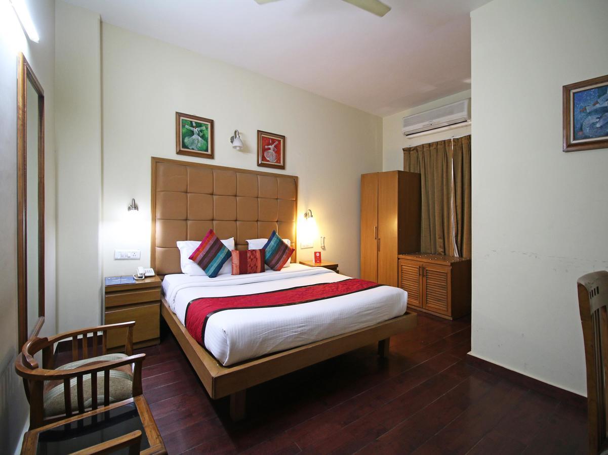 Hotel Oscar - Hauz Khas Yeni Delhi Dış mekan fotoğraf