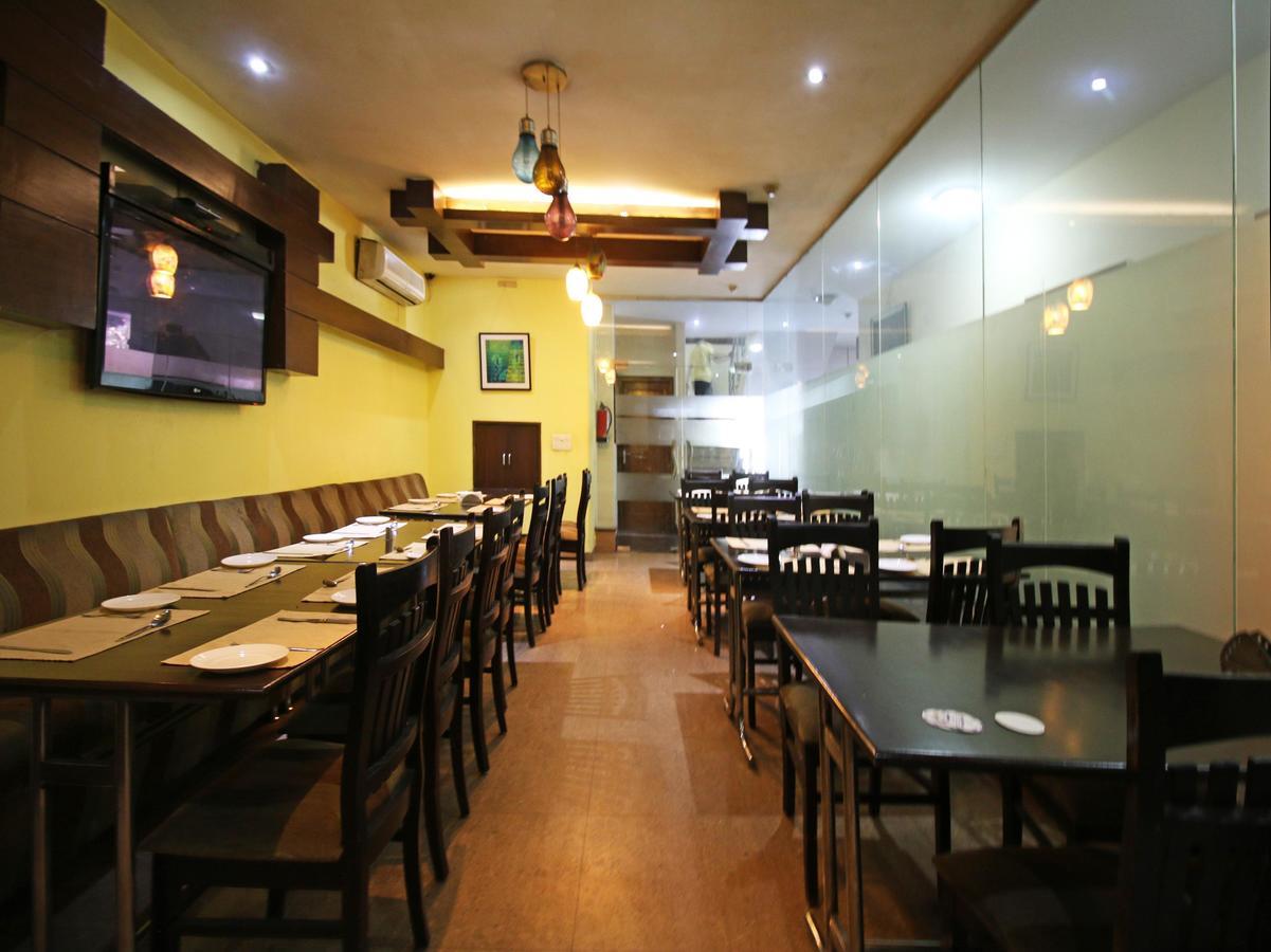 Hotel Oscar - Hauz Khas Yeni Delhi Dış mekan fotoğraf