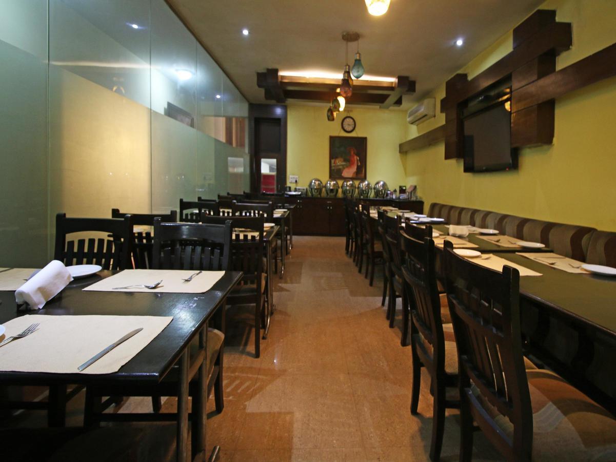 Hotel Oscar - Hauz Khas Yeni Delhi Dış mekan fotoğraf
