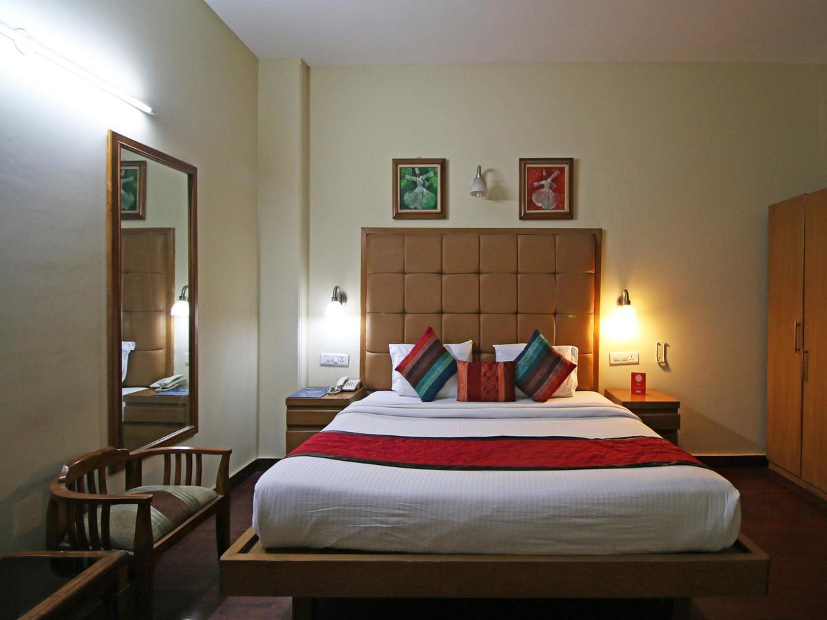 Hotel Oscar - Hauz Khas Yeni Delhi Dış mekan fotoğraf