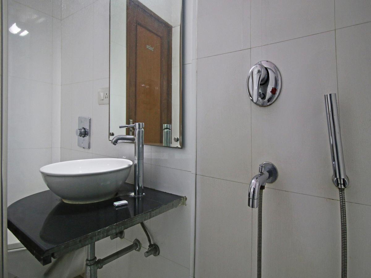 Hotel Oscar - Hauz Khas Yeni Delhi Dış mekan fotoğraf