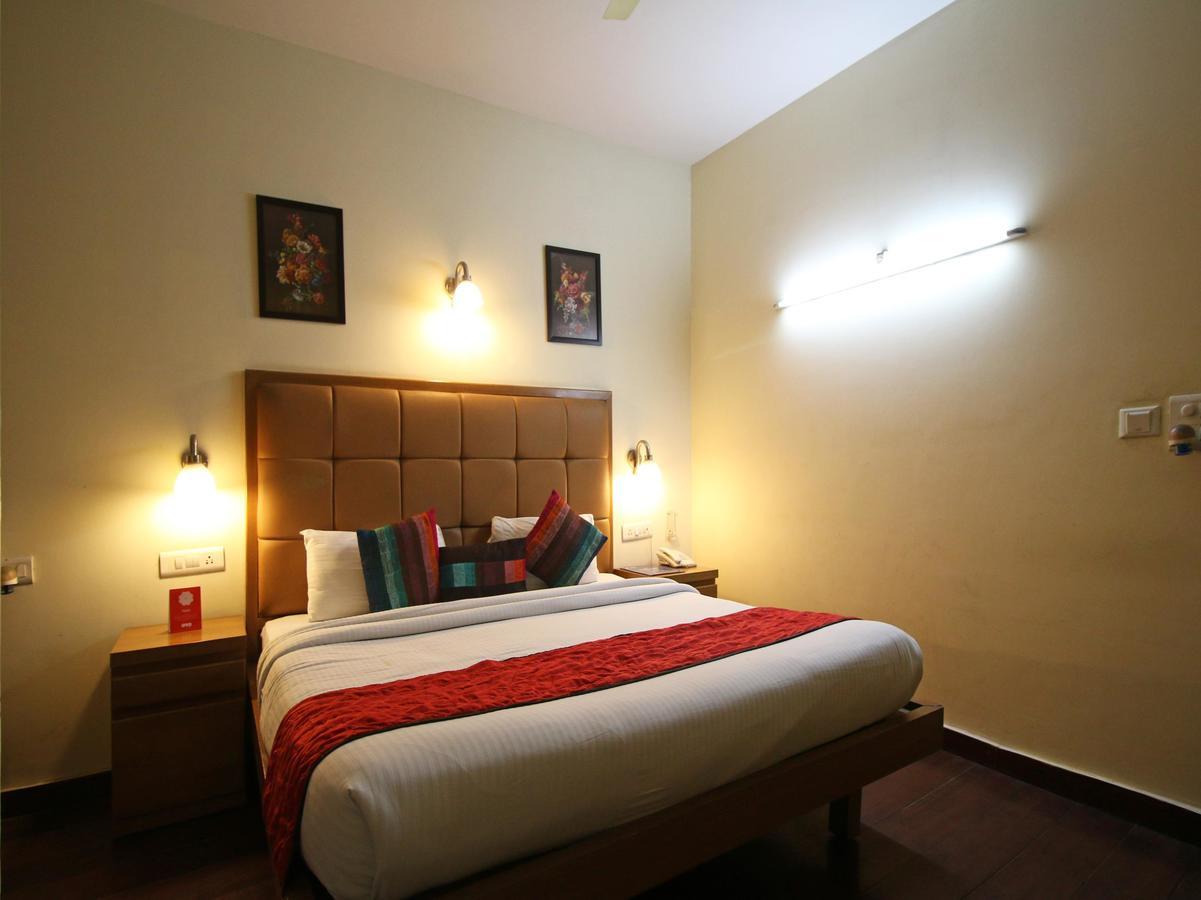 Hotel Oscar - Hauz Khas Yeni Delhi Dış mekan fotoğraf