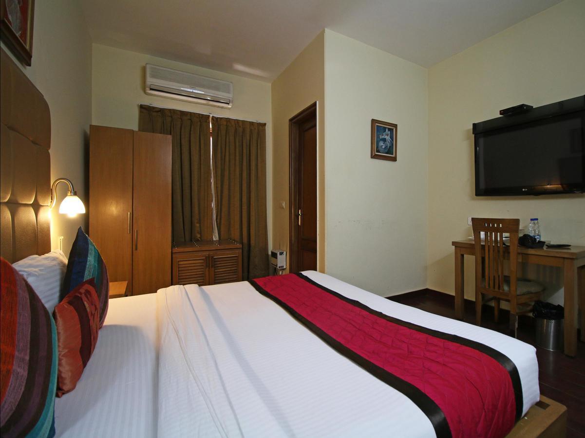 Hotel Oscar - Hauz Khas Yeni Delhi Dış mekan fotoğraf